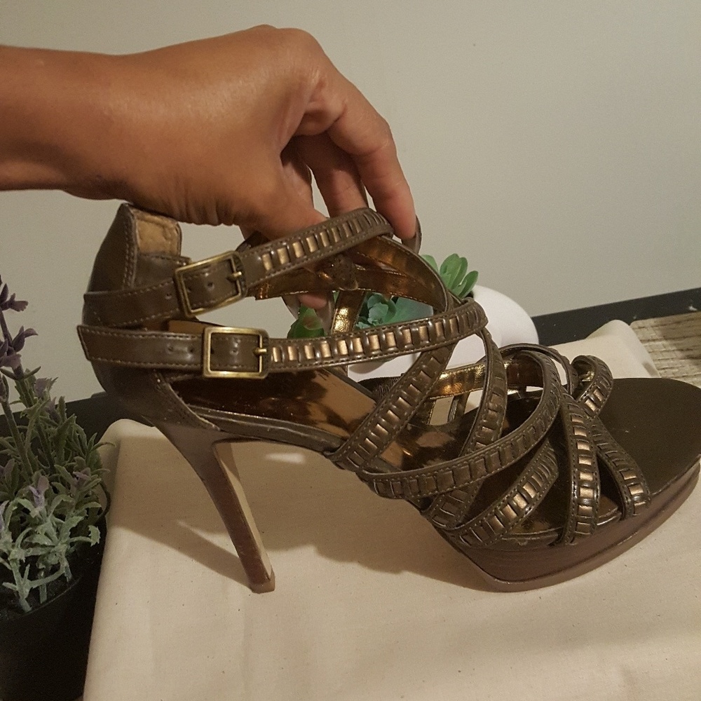 GUESS Leather heels